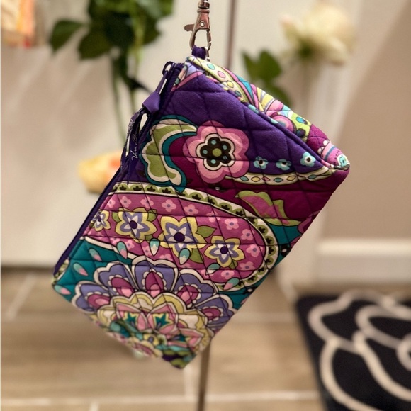 VERA  BRADLEY RETIRED HEATHER PATTERN QUILTED WRISTLET WITH  PUSH LOCK - Picture 11 of 11